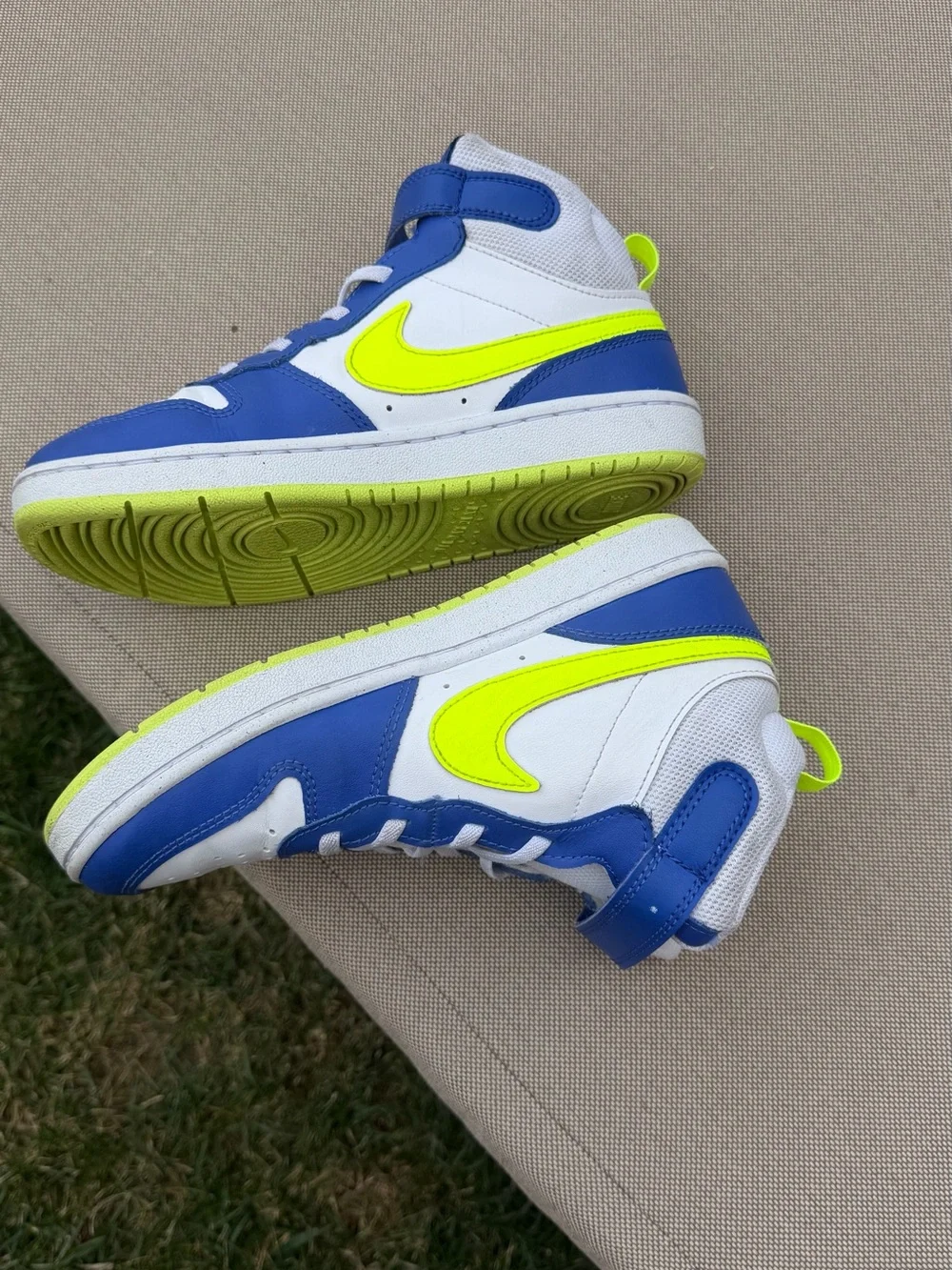Nike Court Borough Mid 2 SIZE 3Y